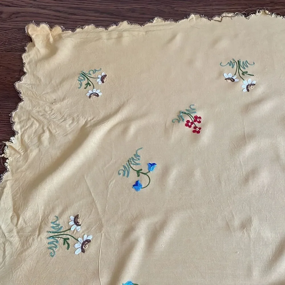 Vintage gold‎ floral embroidered small tablecloth with 4 napkins